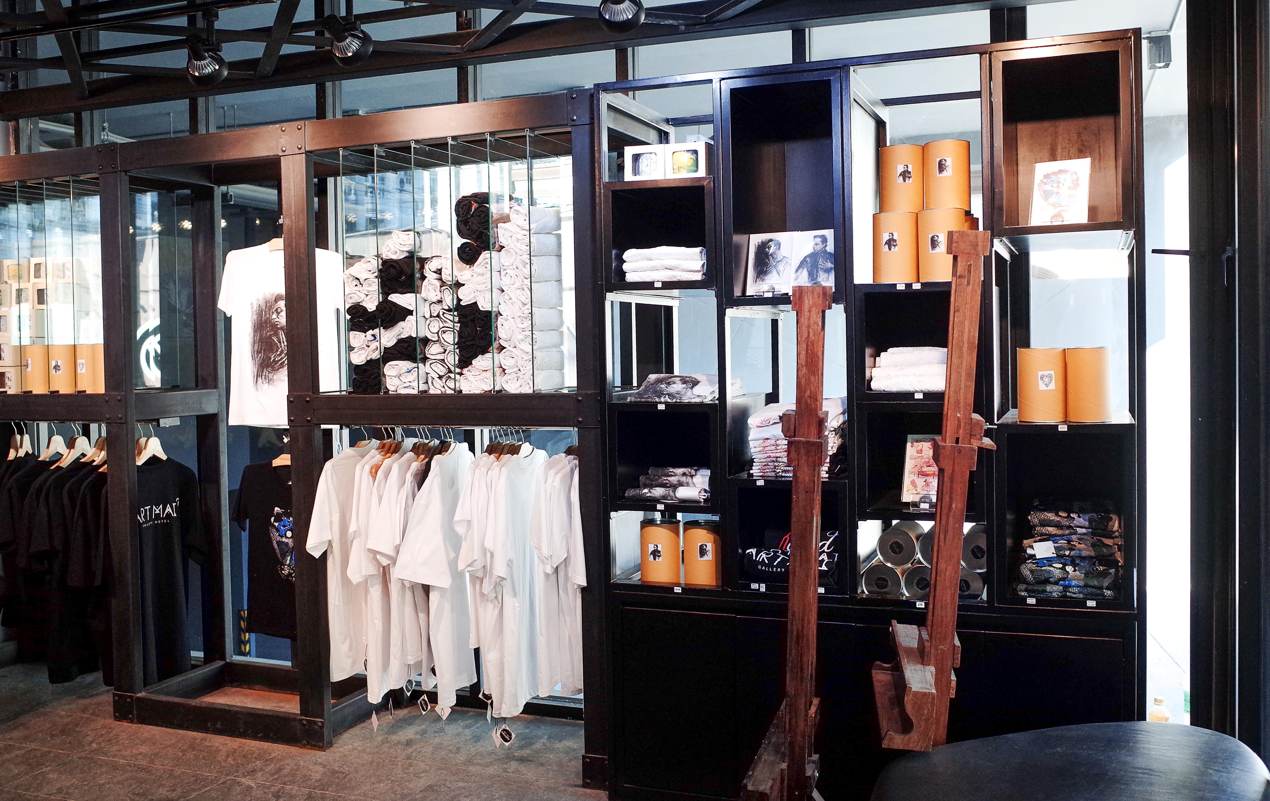 Art Mai Gallery Nimman Hotel Chiang Mai Exterior foto The gift shop at the Chengdu Research Base of Giant Panda Breeding