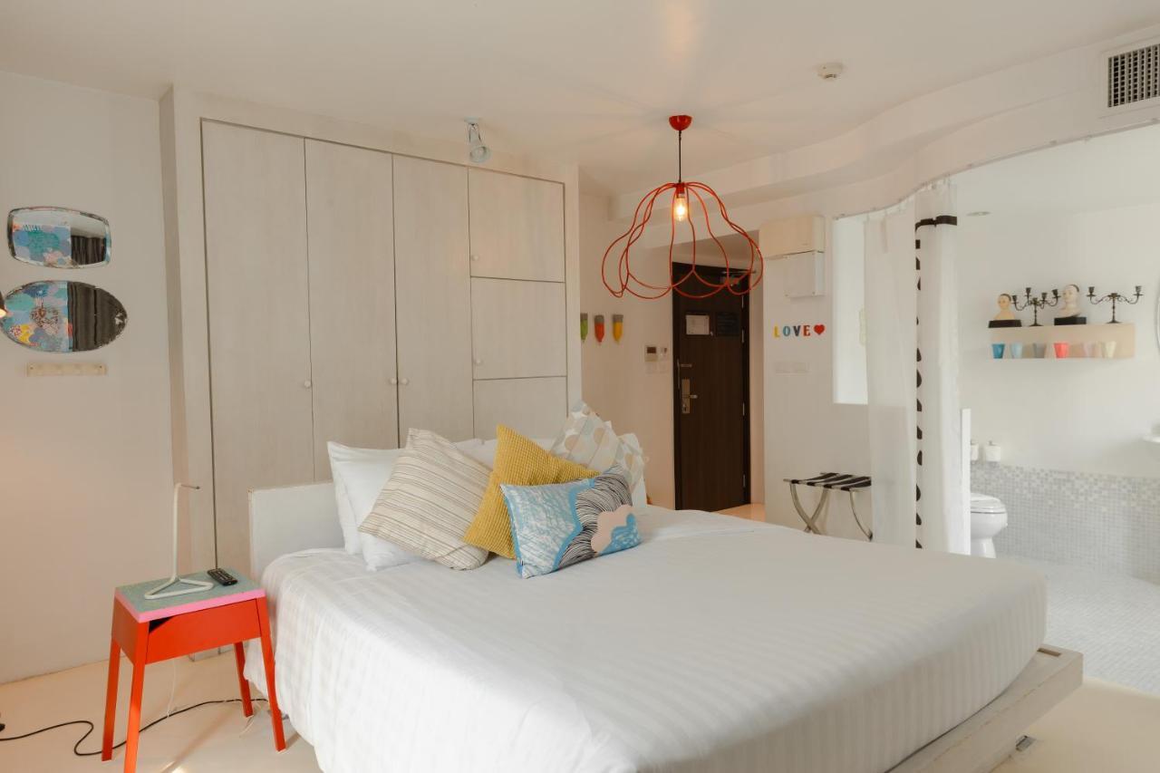 Art Mai Gallery Nimman Hotel Chiang Mai Exterior foto A bedroom in a micro apartment