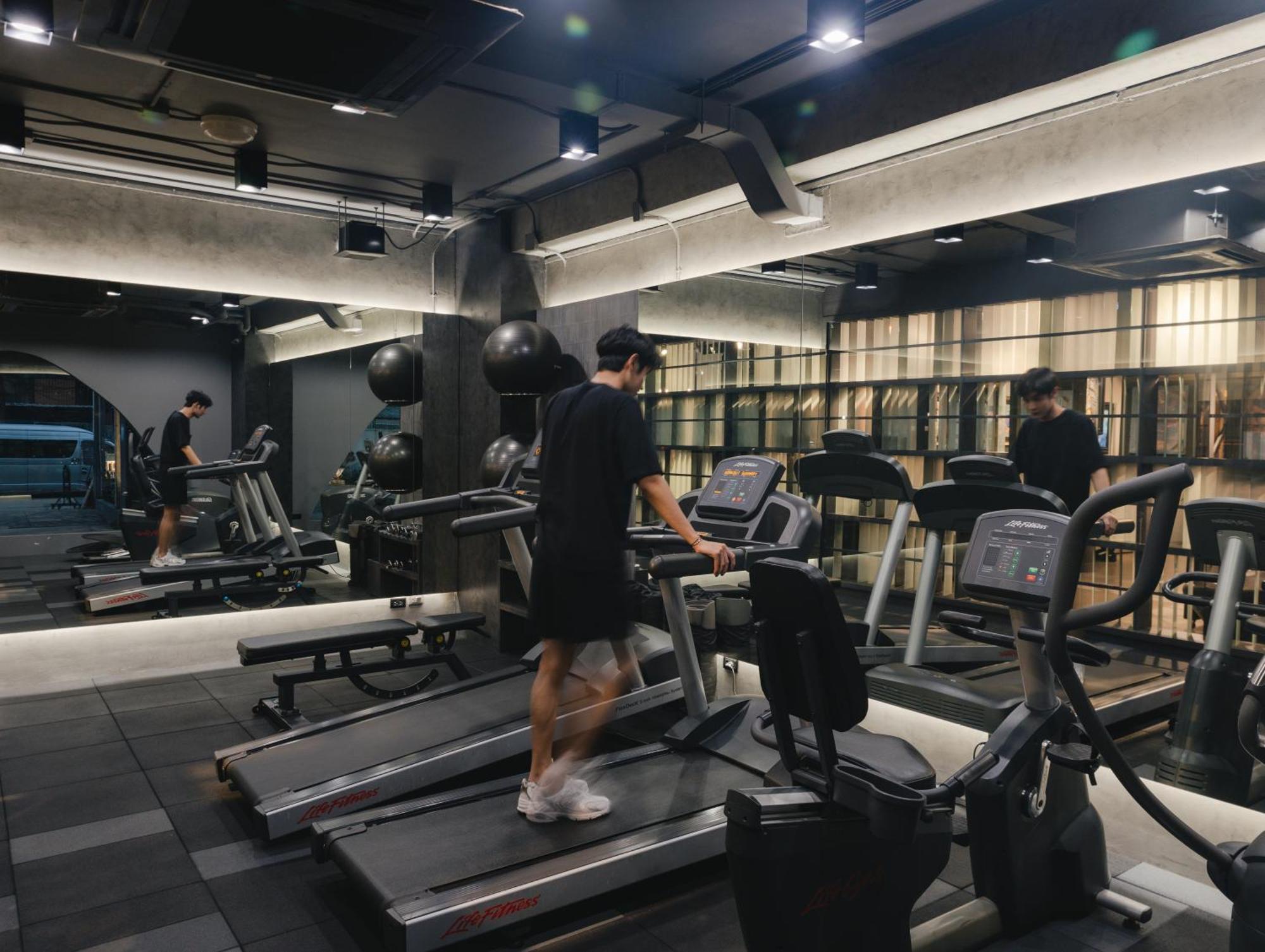 Art Mai Gallery Nimman Hotel Chiang Mai Exterior foto A treadmill in a gym
