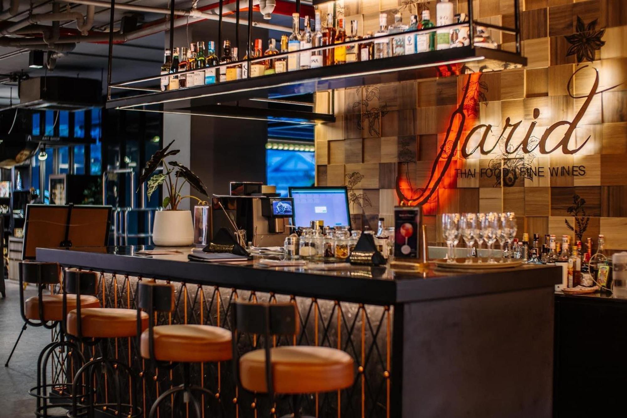 Art Mai Gallery Nimman Hotel Chiang Mai Exterior foto The bar at the restaurant